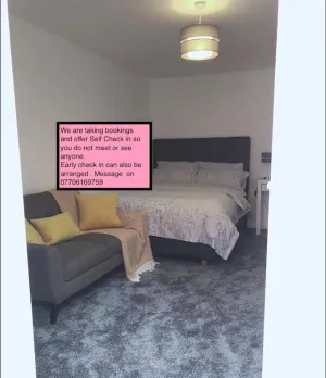 Image of Flat 2 - Entire Modern Two Bedrooms home with en-suite & free parking close to QMC, City centre and Notts uni - Self check in