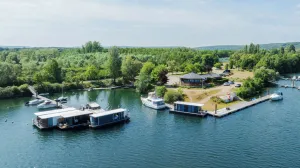 Image of L'Escale Royale Saint-Martin-la-Garenne Port Ilon - Seine - Giverny