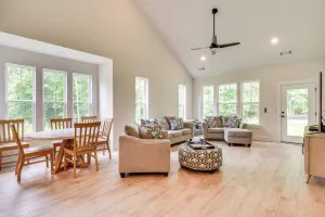 Image of 5 Mi to Memorial Stadium & Beach: Modern Townhome