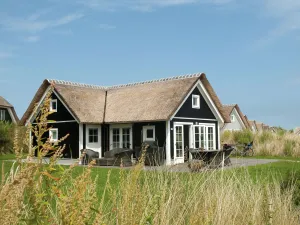 Image of Thatched Holiday Home With two Bathrooms Near the Sea