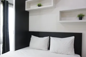 Image of Functional Studio Room The Jarrdin Cihampelas Apartment By Travelio