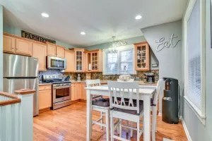 Image of 2 Mi to Bay Park Charming Milwaukie Getaway