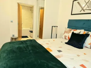 Image of Exquisite Cosy 2-Bed Apartment in Salford