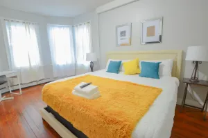 Image of Lovely 3-Bedroom Apt with free parking