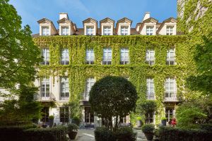 Image of Le Pavillon de la Reine & Spa, Place des Vosges