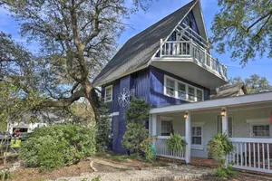 Image of Coastal, Walkable Home in Historic Southport!