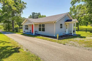 Image of Cozy Georgetown Cottage on a Working Horse Farm!