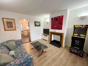 Image of Essex 2-bed House nr Stanstead With Arcade Machine