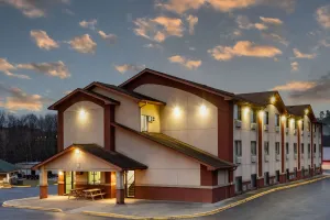 Image of Super 8 by Wyndham Waynesburg