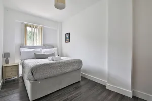 Image of Amber Vista 2 Bedroom Apartments- Supermarket, Coffee Shop, Restaurants & Parking Below