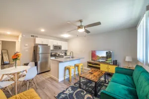 Image of Stylish 1BR Near UT Brentwood Evonify