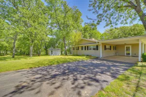 Image of Waterfront Retreat with Deck on Lake Eufaula!