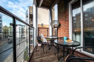 Image of Spacious 2-Bed, 2-Bath Flat - Central Southampton Location!