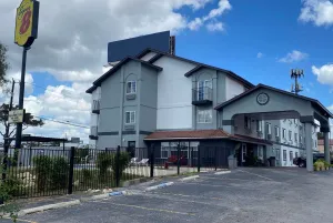 Image of Super 8 by Wyndham San Antonio/Fiesta