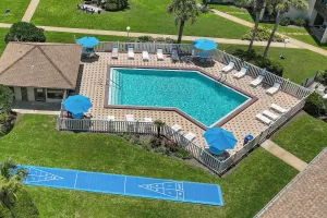 Image of Blue Surf Townhomes 23 by Newman-Dailey