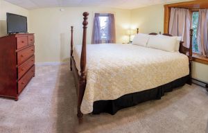 Image of 3 Bedroom 2 Bath Carriage House (Pet Friendly)