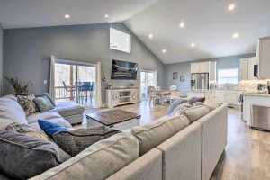 Image of Waterfront Home on Lake Milton Dock, Hot Tub