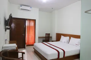 Image of RedDoorz @ Turangga Sari