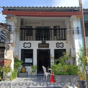 Image of Chino Town Gallery Alley - SHA Plus