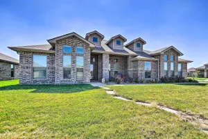 Image of Modern Amarillo House with Fire Pit and Hot Tub!