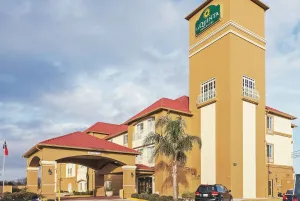 Image of La Quinta Inn & Suites by Wyndham Houston Hobby Airport