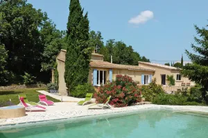 Image of holiday home in Puyméras with garden