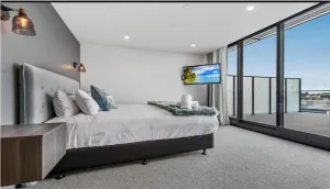 Image of Luxury Penthouse with Astonishing Bay and City Views