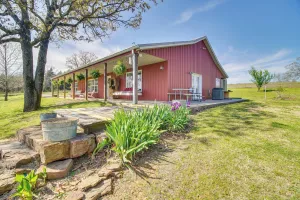 Image of Peaceful Cameron Getaway ~ 5 Mi to Poteau!