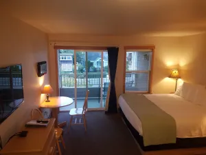 Image of Sea Breeze Court