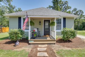 Image of 'the Cabernet Cabin' Defiance Home on Katy Trail!