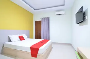 Image of RedDoorz near Museum Keraton Surakarta