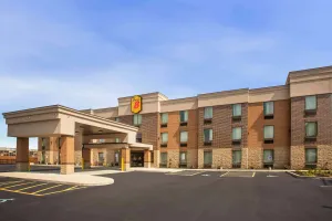 Image of Super 8 by Wyndham St. Louis North