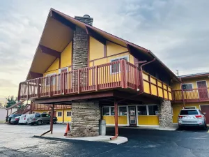 Image of Capital O Clayton House Motel Rockford Near Airport