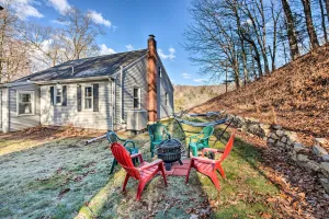 Image of Pet-Friendly Mohnton House Near Golf Course!