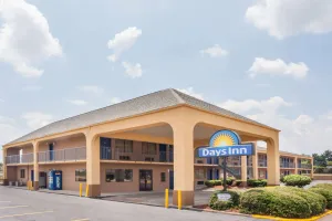 Image of Days Inn by Wyndham Clinton