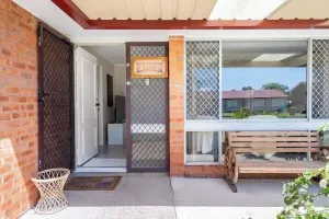 Image of Cheerful 3 Bedroom House With Free Parking