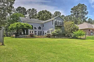 Image of Cozy Lakefront Benton Home about 20 Mi to Shreveport!