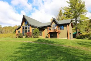 Image of Smokey Valley Lodge 2 Bedroom Home by Redawning
