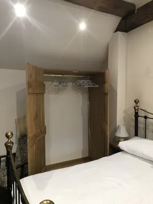 Image of Nuneaton - Cottage - Sleeps 2 - Parking - Garden
