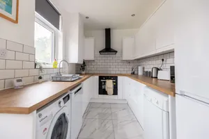 Image of Free Parking - 4 Bedroom House