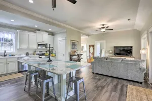 Image of White Oak Creek Home with Views, Deck and Pool Access!