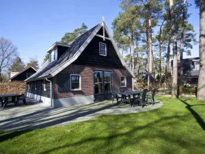 Image of Luxury Villa in Arnhem With Parking