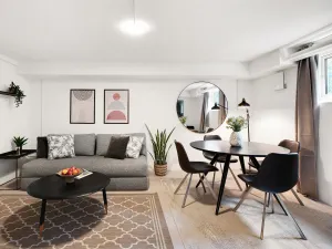 Image of Sanders Charm - Endearing Two-Bedroom Apartment with Shared Garden