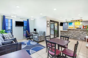 Image of Days Inn & Suites by Wyndham Braunig Lake