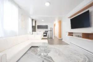 Image of Luxury NY Home 3BR with Easy Parking