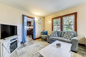 Image of Apartment > 1 Mi to Buffalo Botanical Gardens!