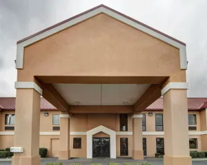 Image of Quality Inn & Suites Pine Bluff
