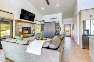 Image of Dreamy Hilltop View: Roseburg Wine Country Retreat