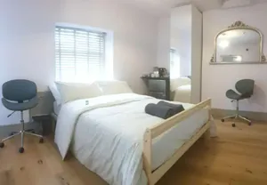 Image of Buck - En-suite Room in Canalside Guesthouse