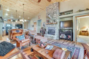 Image of Rustic Retreat w/ Spacious Deck in Show Low!